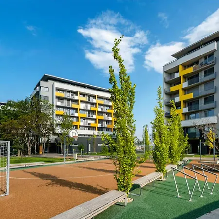 Modern 2-Bedroom Apartment In The Heart Of Pozsony Kültér fotó